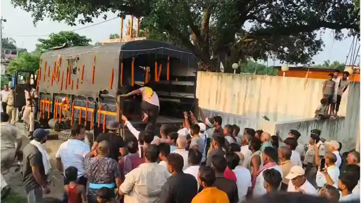 Bihar News : बेगूसराय में भीषण सड़क हादसा, पटना से लौट रहे द
