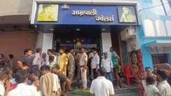 Bihar News : मुजफ्फरपुर में दिनदहाड़े ज्वेलरी दुकान में बड़ी लूट, भागते समय अपराधियों ने की फायरिंग, एक बदमाश को दबोचा