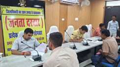 सुपौल में डीएम का जनता दरबार: जिलाधिकारी ने सुनीं 69 फरियादियों की समस्याएं, अधिकारियों को समय सीमा में निष्पादन का निर्देश