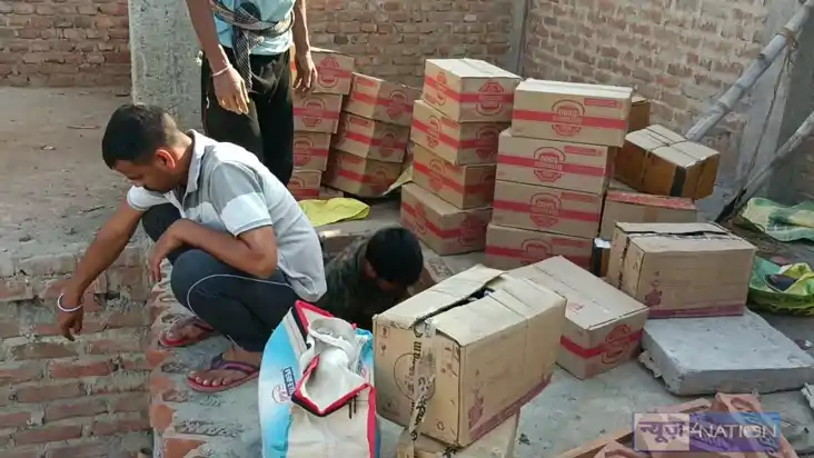 छत में बने तहखाने से भारी मात्रा में शराब और बियर बरामद, होल