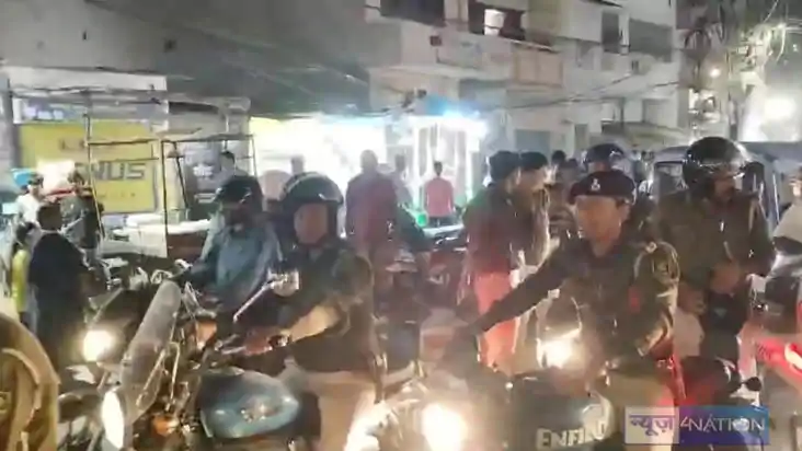 HOLI FESTIVAL - पटना में पुलिस ने किया फ्लैग मार्च, होली के HOLI FESTIVAL - पटना में पुलिस ने किया फ्लैग मार्च, होली के