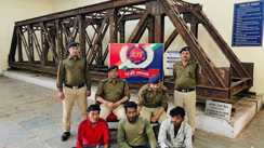 बिहार में गजब की चोरी: तालाब के पानी से निकला 'गायब' रेलवे ब्रिज, RPF ने रंगे हाथ दबोचे तीन मास्टरमाइंड!