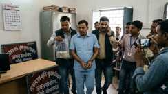 भ्रष्टाचार पर डिप्टी सीएम का हथौड़ा: 6 हजार रिश्वत लेते धरे गए  राजस्व अधिकारी निलंबित