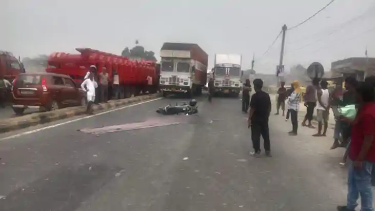 खौफनाक मंजर:  ट्रक ने गर्भवती महिला को रौंदा, पेट फाड़कर बाह