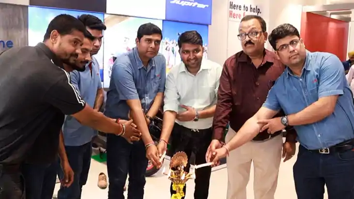 Bihar News : पटना में 'देनी टीवीएस' का हुआ भव्य विस्तार, फुल