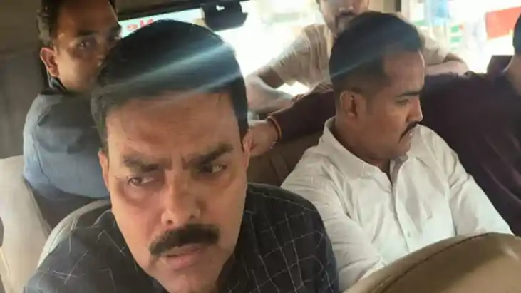 थाना परिसर में बने क्वार्टर में घूस लेते रंगेहाथ धराया दारोग