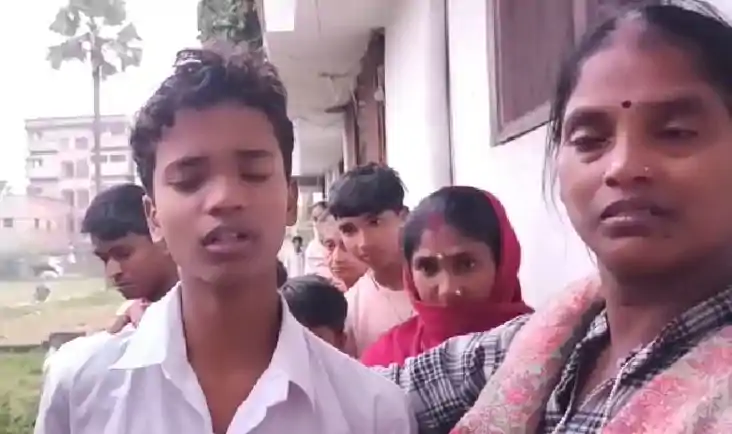 महिला की मिली लाश, बेटे ने कहा – चोरी करने आए लोगों ने की मा