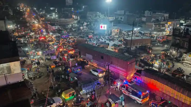 जाम के झाम से परेशान रहे आमजन,  सड़क पर लगी रही वाहनों की लंब