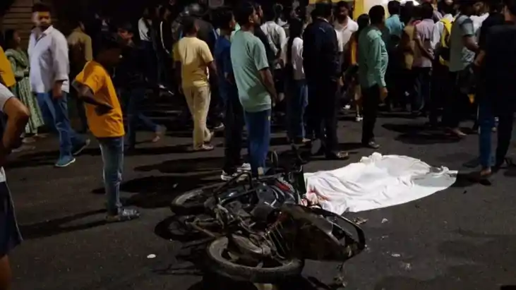 भीषण सड़क हादसा,आमने-सामने की टक्कर में तीन युवकों की मौत,बा