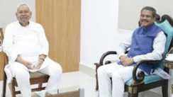  4 MLAs leave Team Nitish 