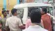 मोबाइल चोरी के आरोप में युवक की जमकर पिटाई, पुलिस ने भीड़ के चंगुल से बचाकर अस्पताल में भर्ती कराया