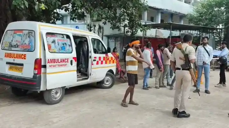 Bihar News : नालंदा में मजदूरी मांगने पर युवक को खौलते तेल क