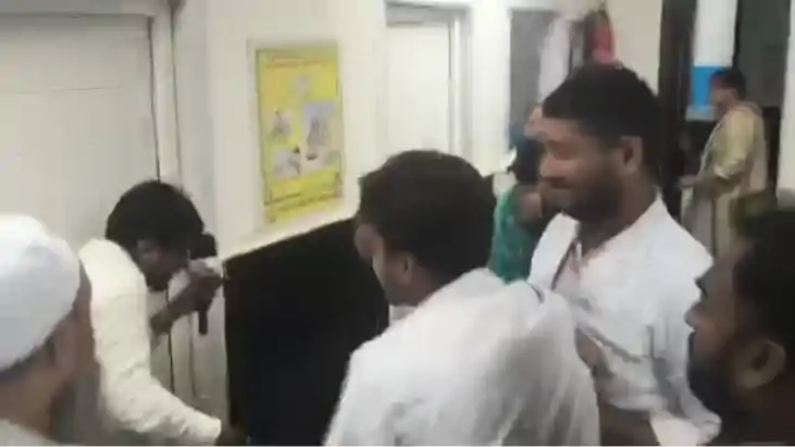 Bihar News : सहरसा सदर अस्पताल में रिपोर्टिंग कर रहे पत्रकार