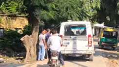 Bihar News : मुजफ्फरपुर में बकाया मांगने गए कपड़ा व्यापारी पर बदमाश ने किया जानलेवा हमला, शीशे की बोतल से रेता गला, SKMCH में चल रहा इलाज 