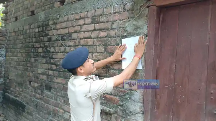 Bihar Crime News : मुजफ्फरपुर में फरार अभियुक्तों के घर बैंड
