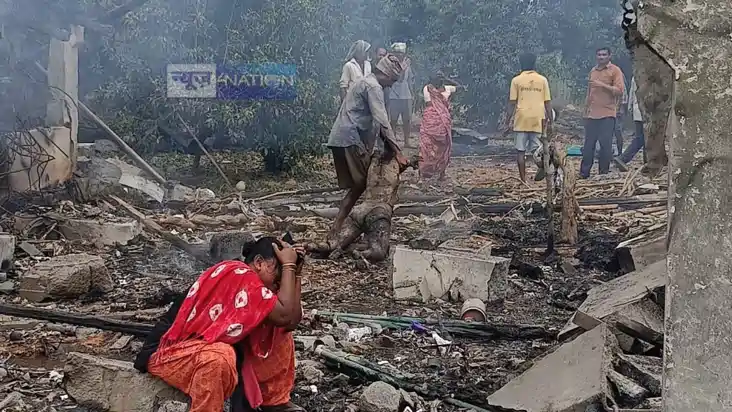 Explosion in firecracker factory