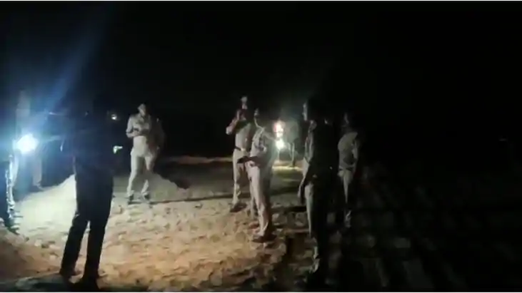 Bihar Crime : बक्सर में यूपी सीमा के पास सनसनी, युवक पर ताबड