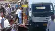 भीषण सड़क हादसा: वैन और सीमेंट मिक्सर की जोरदार टक्कर, 11 लोगों की दर्दनाक मौत
