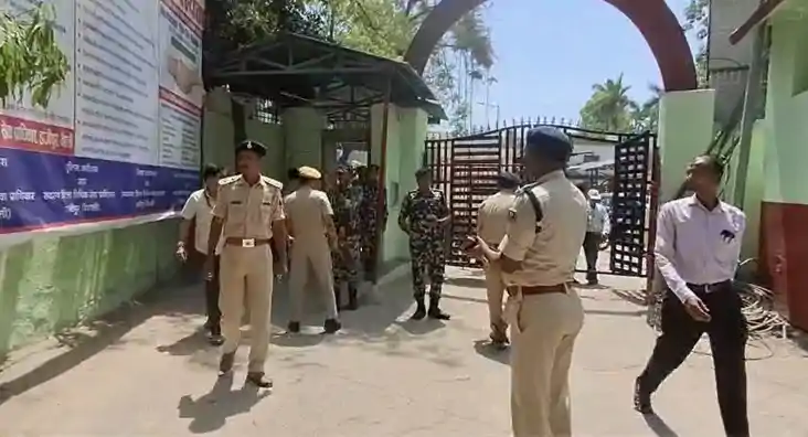 व्यवहार न्यायालय को बम से उड़ाने की धमकी