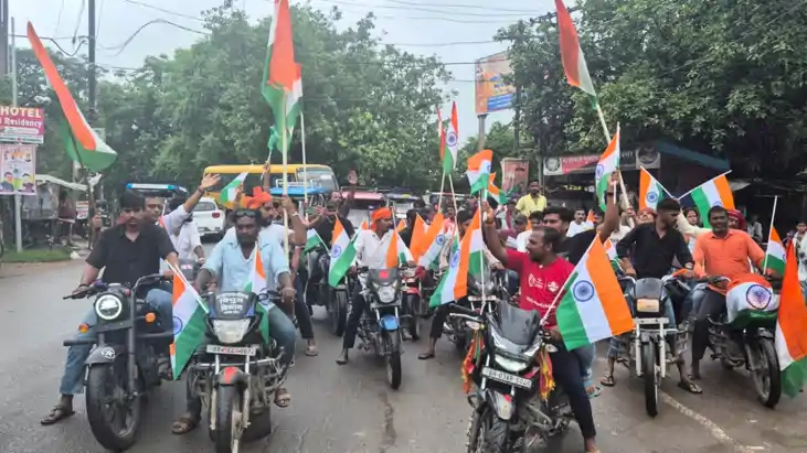 Tiranga Yatra : विश्वामित्र सेना ने बक्सर में तिरंगा यात्रा Tiranga Yatra : विश्वामित्र सेना ने बक्सर में तिरंगा यात्रा