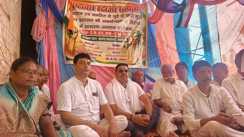 प्रखंड कार्यालयों में भ्रष्टाचार और जिले में सूखे की स्थिति के खिलाफ आंदोलन, आमरण अनशन पर बैठे 20 सूत्री अध्यक्ष समेत 12 सदस्य