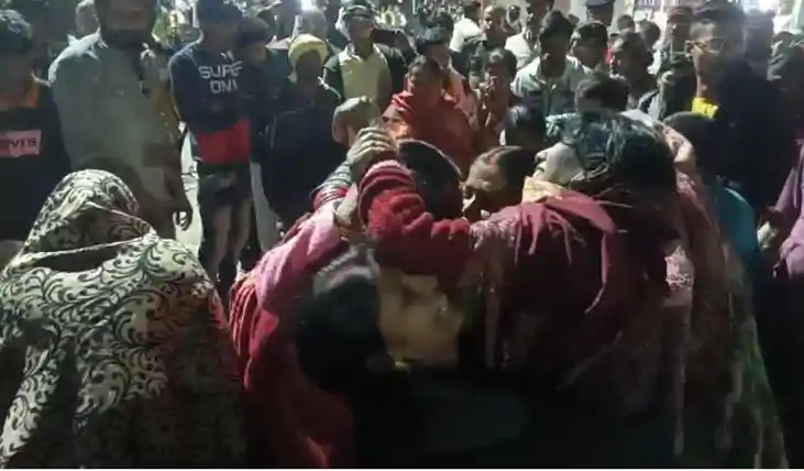 पुलिसिया उत्पीड़न से तंग आकर आत्मदाह करने वाले ऑटो चालक की म