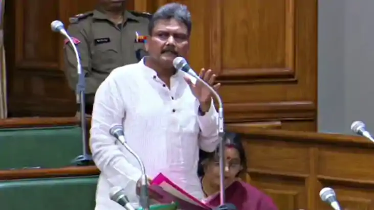 बिहार के स्कूलों में शिक्षिकाओं को मिलेगा 730 दिनों का 'चाइल