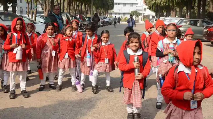 ठंड का प्रभाव कम पड़ते  ही पटना के स्कूलों को लेकर प्रशासन क