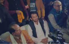 बिहार की राजनीति में 'खिचड़ी' पकना शुरू? विजय सिन्हा के घर दही-चूड़ा खाने पहुंचे तेज प्रताप, एनडीए में आने के सवाल पर एक ही सुर