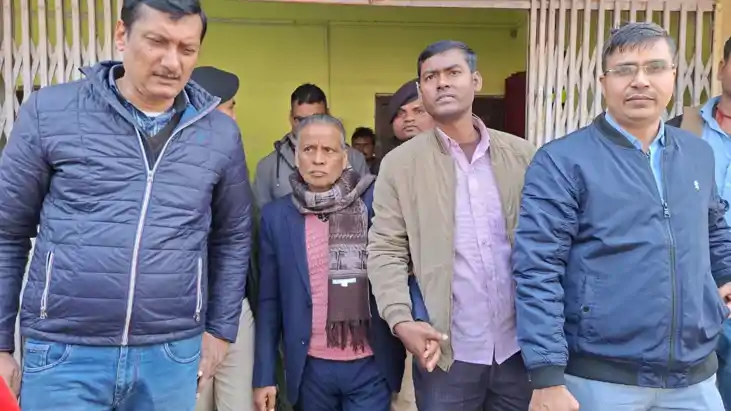 गोपालगंज में भ्रष्टाचार पर बड़ी चोट:  घुस लेते राजस्व पदाधिक