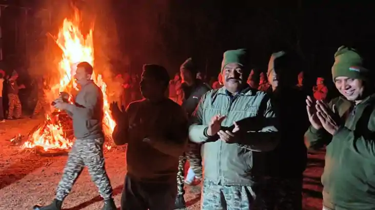 Bihar News : CRPF 47 वीं बटालियन में लोहड़ी की मची धूम, कमां