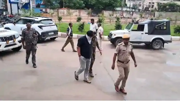 Bihar News : मुंगेर पुलिस ने नौकरी के नाम पर 34 लाख की ठगी क Bihar News : मुंगेर पुलिस ने नौकरी के नाम पर 34 लाख की ठगी क