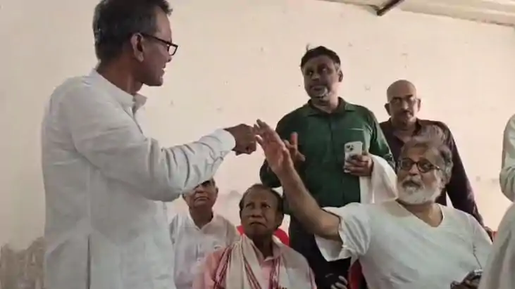 Bihar News : मोतिहारी में बापू के प्रपौत्र तुषार गाँधी को मु Bihar News : मोतिहारी में बापू के प्रपौत्र तुषार गाँधी को मु