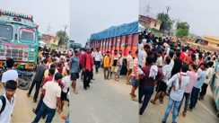 Bihar News : भोजपुर में तेज रफ्तार ट्रक ने बाइक को रौंदा, वार्ड सदस्य की मौके पर हुई मौत, आक्रोशित लोगों ने किया सड़क जाम 