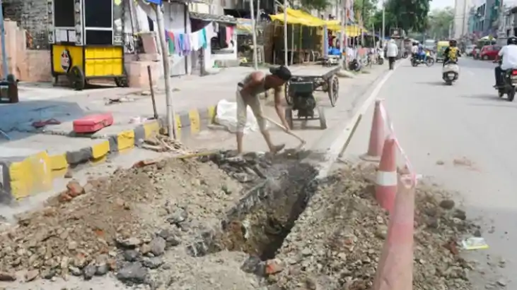 Patna Roads Cave In After First Rain Safety Fears Rise