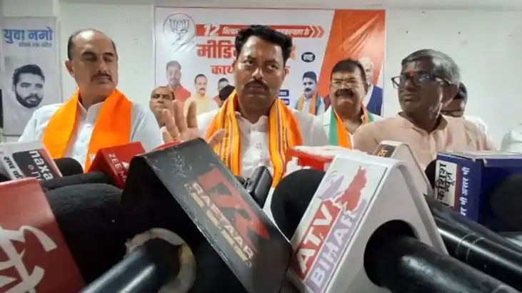 प्रभारी मंत्री लखेंद्र कुमार रौशन ने बगहा में की विकास कार्य