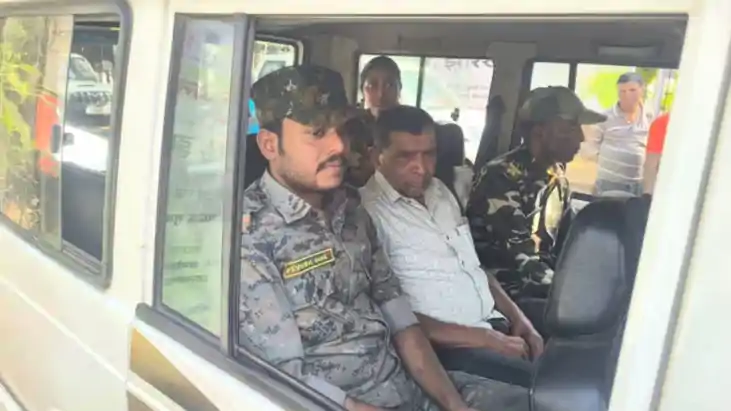 रिंग रोड मुआवजे के बदले मांग रहे थे घूस, प्रधान लिपिक और अनु