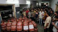 Patna Hostel News: पटना में 'गैस इमरजेंसी'! 3 हजार हॉस्टलों पर लटक सकता है ताला, घर लौट रहे छात्र, होटलों का भी हाल-बेहाल