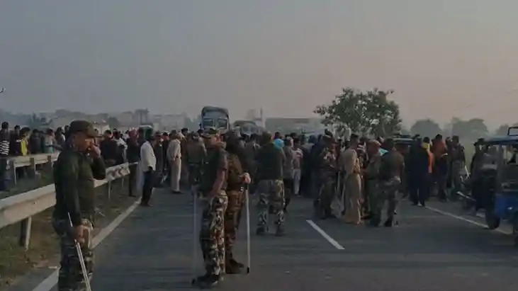 Bihar Road Accident: ट्रक-टेंपो की सीधी भिड़ंत में महिला की 