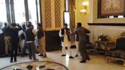 समाजवादी पार्टी के नेताओं को होटल से धक्के मारकर बाहर निकाला, वीडियो वायरल, जानें पूरा मामला