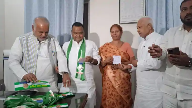 राजद से रिश्ता खत्म, तेजस्वी के तीन विधायक अब चलाएंगे नीतीश 