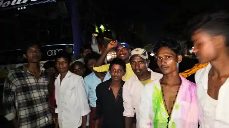 Bihar News : मजदूरों को लेकर बिहार से यूपी जा रही दो बसों को