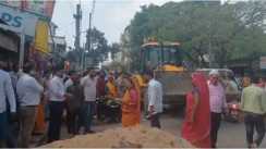 लालगंज बाजार में चला प्रशासन का बुलडोजर : दुर्गापूजा को लेकर बड़े पैमाने पर हटाया गया अतिक्रमण, मचा हड़कंप