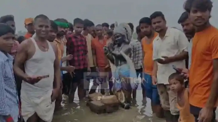 Bihar News:खेत से भगवान श्रीकृष्ण की प्राचीन प्रतिमा बरामद, Bihar News:खेत से भगवान श्रीकृष्ण की प्राचीन प्रतिमा बरामद,