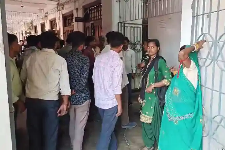 मिथिला विश्वविद्यालय बना दलालों का अड्डा, 200 से 2000 रुपये 