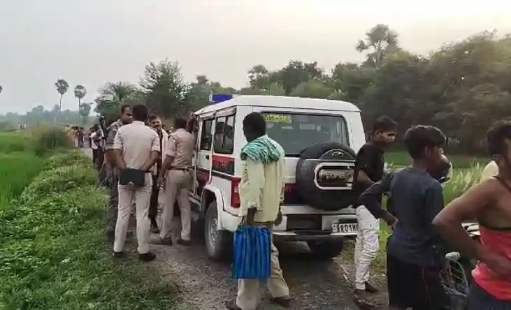 सड़क किनारे सूटकेस में मिला युवती का शव, हत्या कर फेंका, इला