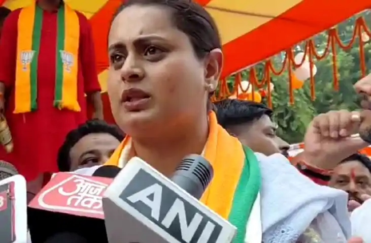 अपने संस्कारों को बेच खाए हैं, गुंडों की तरह बात करते हैं, म