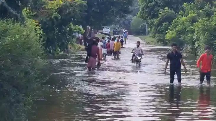Bihar Flood: भोजपुर में आरा -सलेमपुर मुख्य मार्ग पर चढ़ा 4 फ