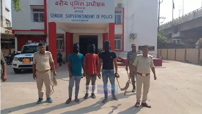 Bihar Crime News : 'गर्लफ्रेंड की फोटो और वीडियो मोबाइल से डिलीट कर दो'....नहीं माना युवक तो अपराधी ने मारी गोली, पुलिस ने तीन आरोपियों को किया गिरफ्तार