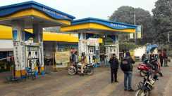 'सावधान! जेब पर भारी पड़ने वाला है 'क्रूड ऑयल' का करंट; चुनाव खत्म होते ही पेट्रोल-डीजल की कीमतों में आ सकता है सुनामी जैसा उछाल'